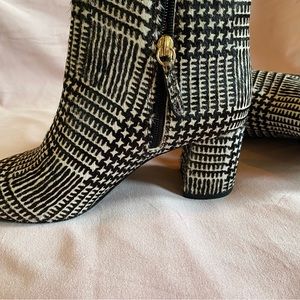 Kate Spade, black and cream-white, real fur - Holly Boots new,  size 6m.